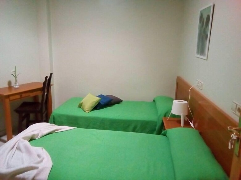 Hostal Burgal�s