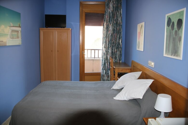 Hostal Burgal�s