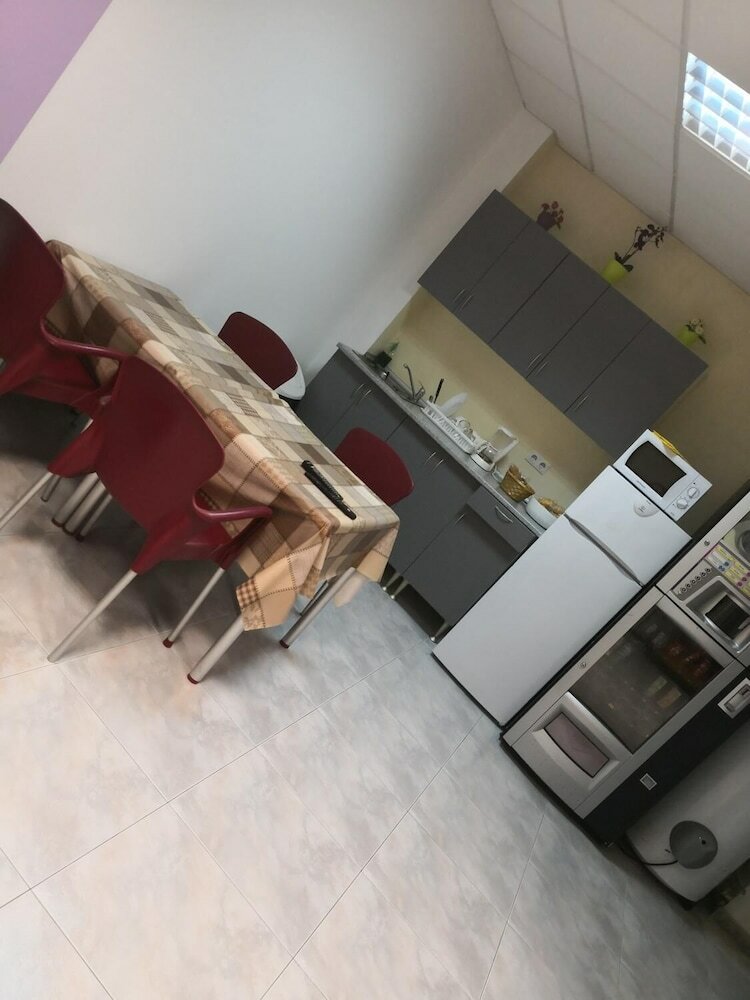 Hostal Albergue Arraigos