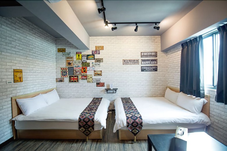 Hotel Yizhong Street Meets Summer