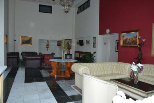 Rovi Plaza Hotel
