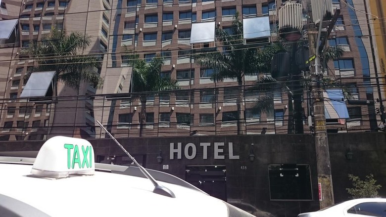 Center Plaza Hotel