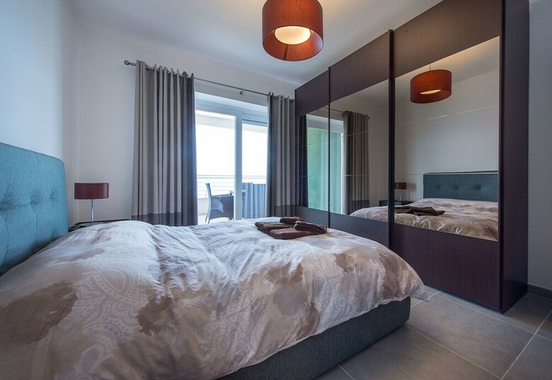 Seafront Luxury Apartment With Pool
