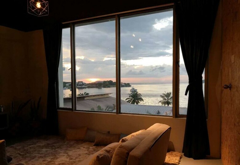 Hostal Homy Seafront Hostel