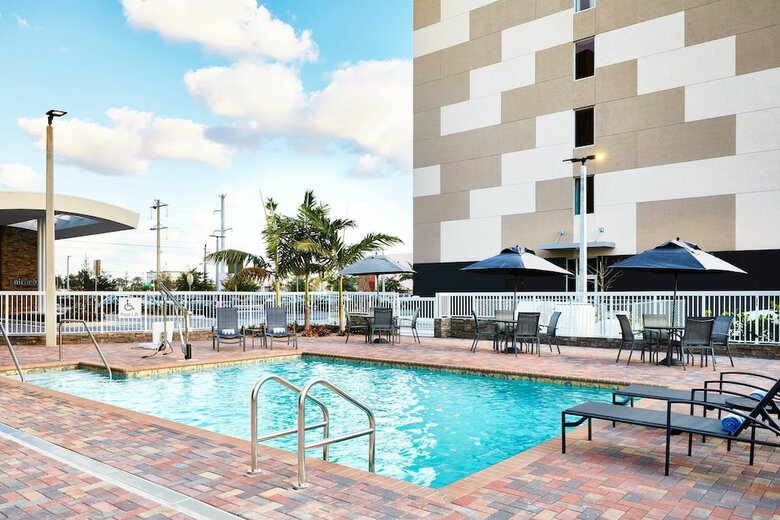 AC Hotel By Marriott Miami Airport West/doral