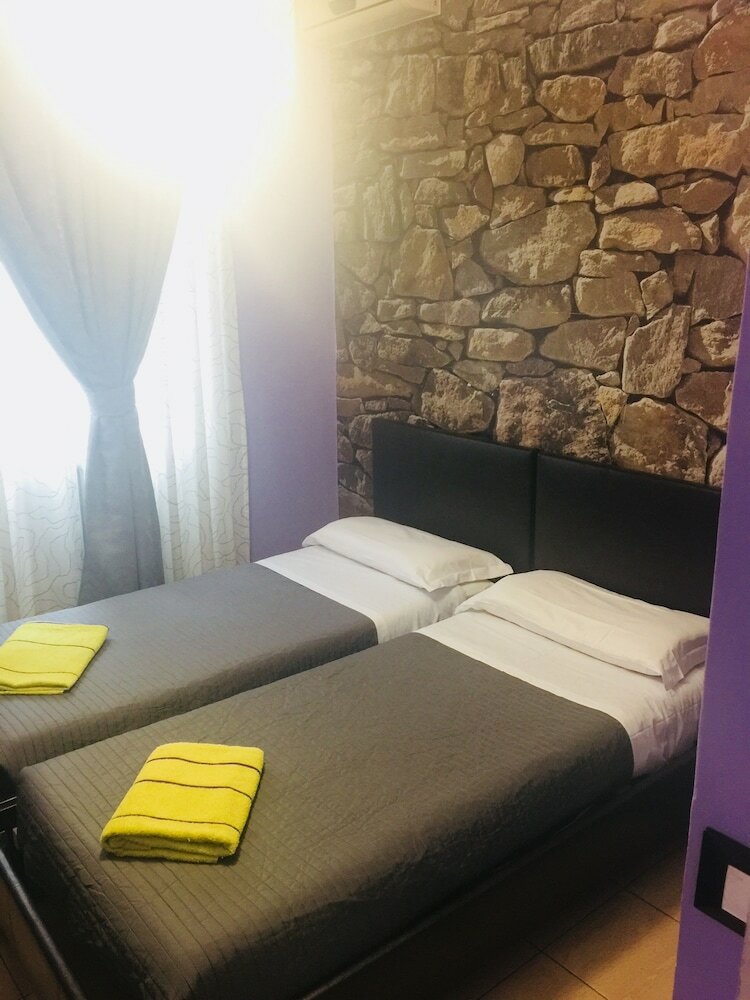 Hostal Rome City Hostel
