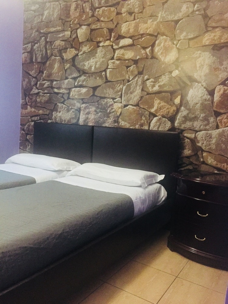 Hostal Rome City Hostel