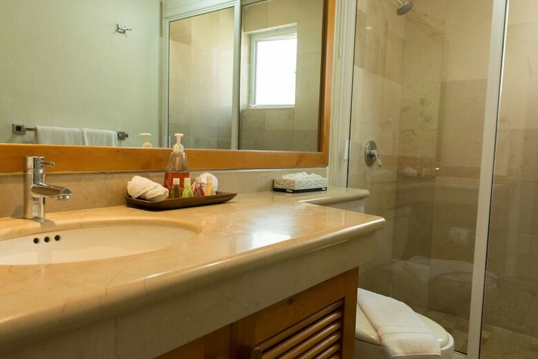 Apartamentos Costa Brava B4. Ocean View Balcony, Wifi, Netflix