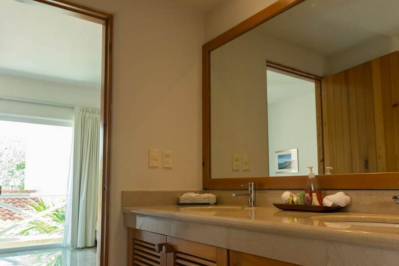 Apartamentos Costa Brava B4. Ocean View Balcony, Wifi, Netflix