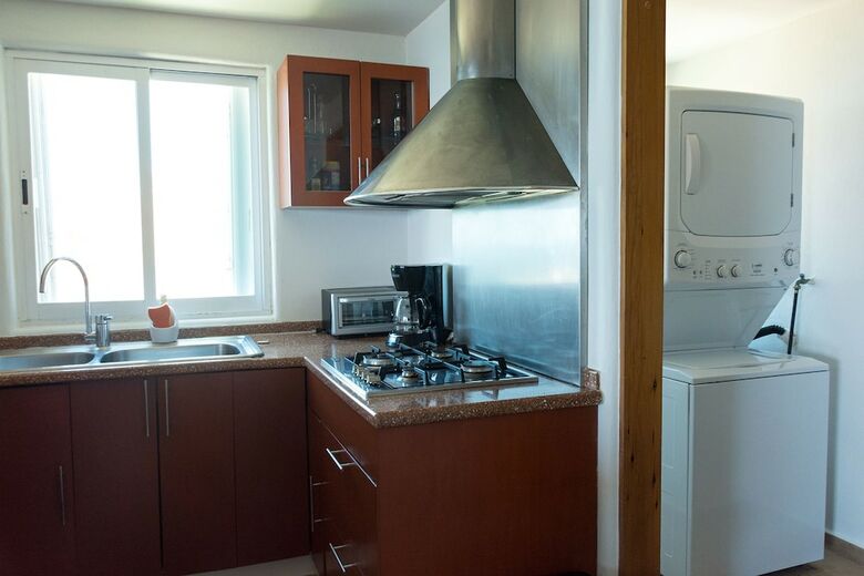 Apartamentos Costa Brava B4. Ocean View Balcony, Wifi, Netflix