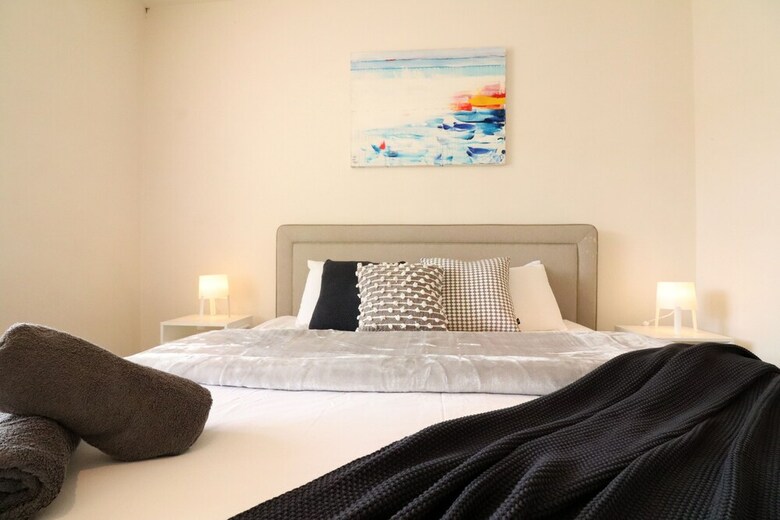 Inspired Designer Carlton North Terrace - Rejuvenate Stays