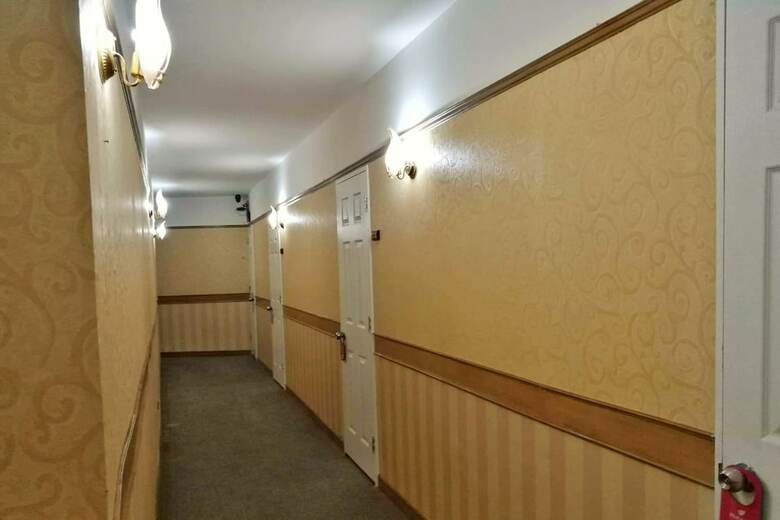 Hostal T Y Guest House