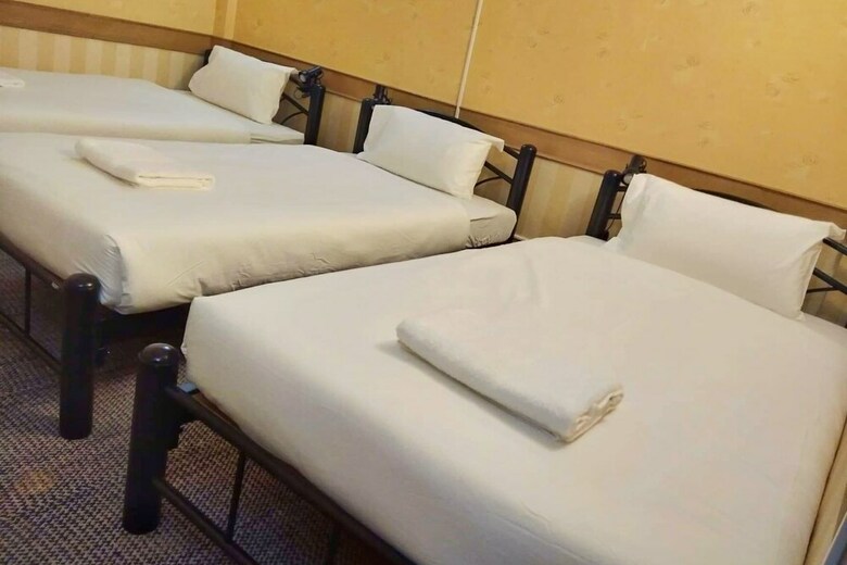 Hostal T Y Guest House