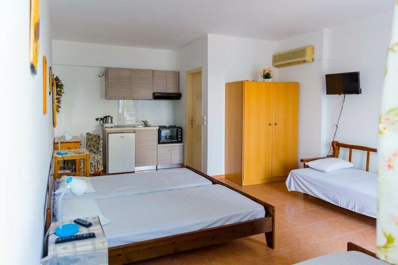 George Apartments Stegna