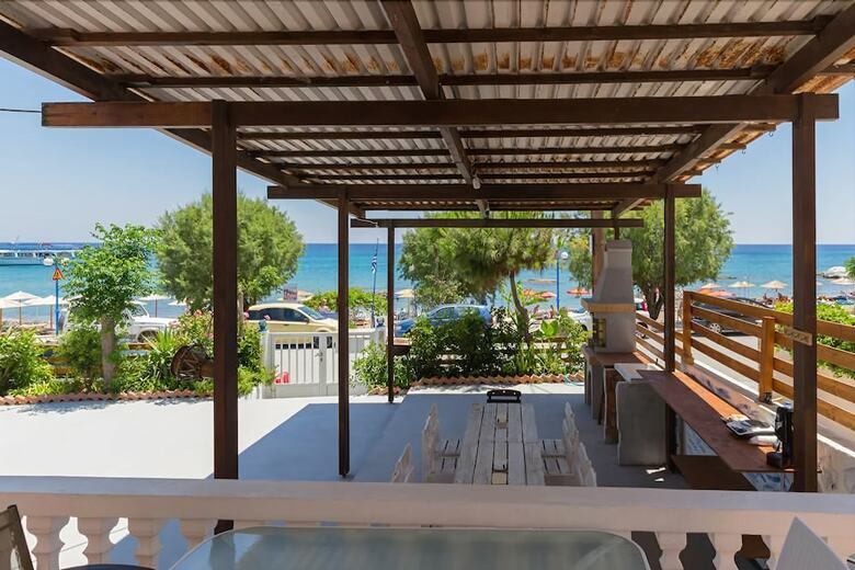 George Apartments Stegna
