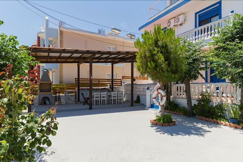 George Apartments Stegna
