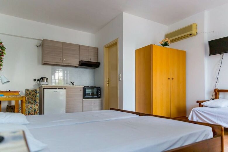 George Apartments Stegna