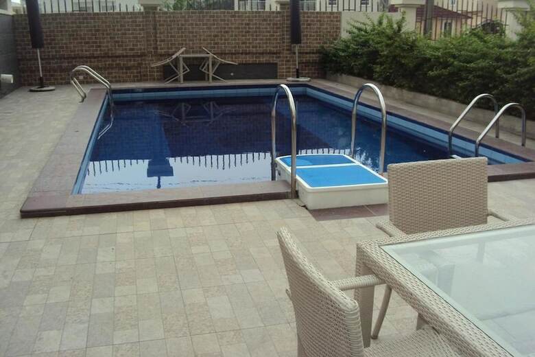 Ellyxville Hotels