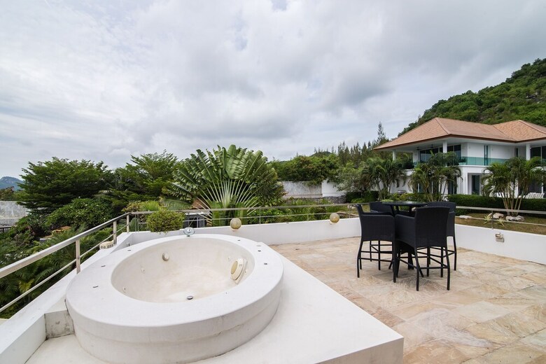 Villa Phu Montra Mansion In Hua Hin B4
