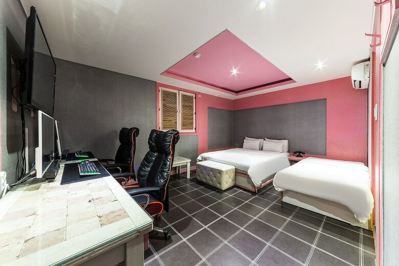 Hotel C&