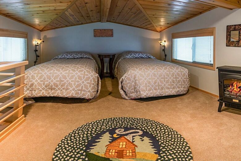#45 The Cabins At Hyatt Lake-sleeps 4