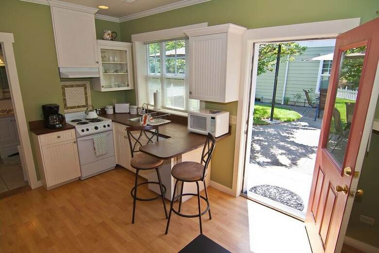 Lori Lanes 'romeo Cottage' ~ 2 Bedroom ~ Downtown