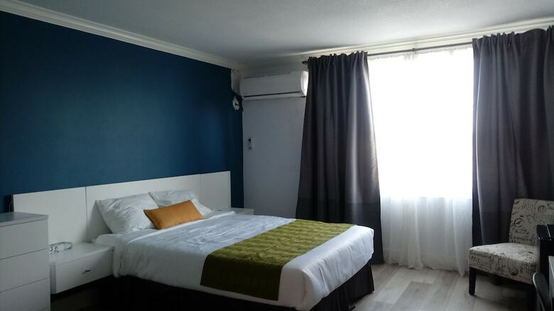 Hotel Hometel Suites