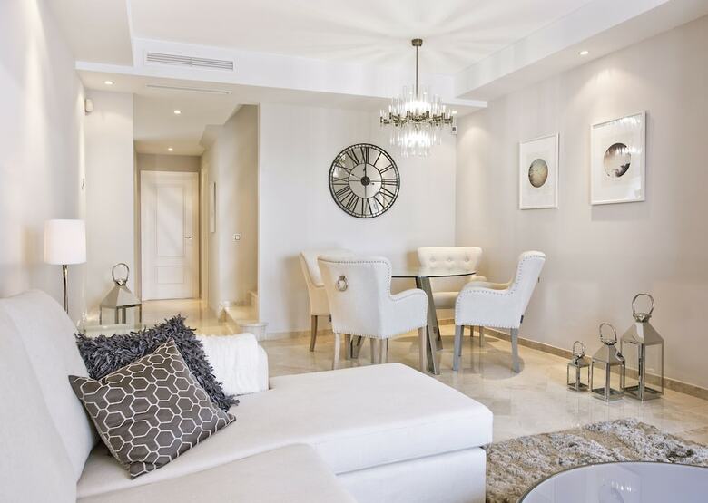 Apartamentos Livescape Aloha Royal