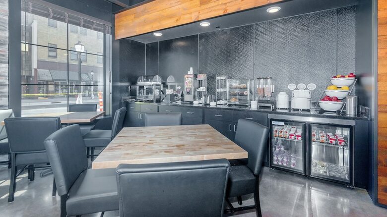 Cobblestone Hotel And Suites Janesville