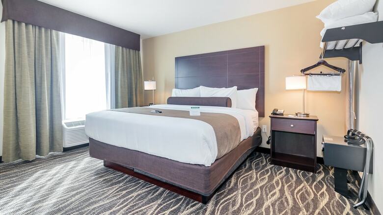 Cobblestone Hotel And Suites Janesville