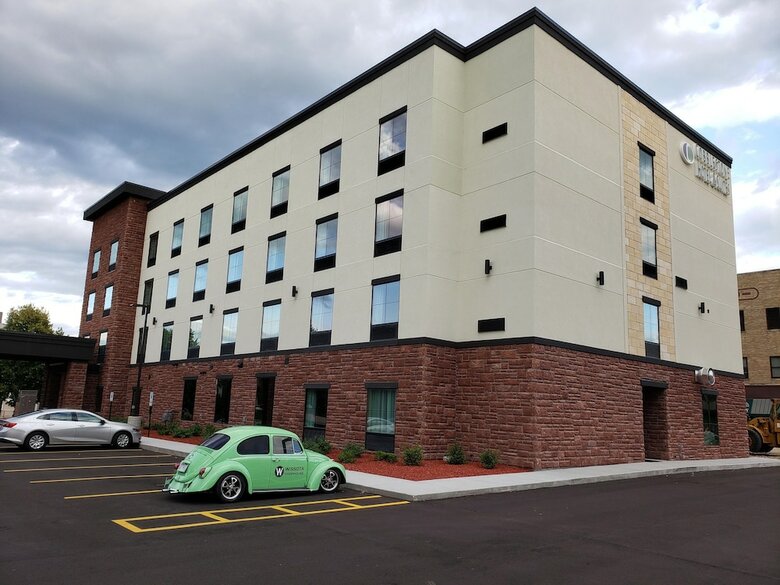 Cobblestone Hotel And Suites Janesville