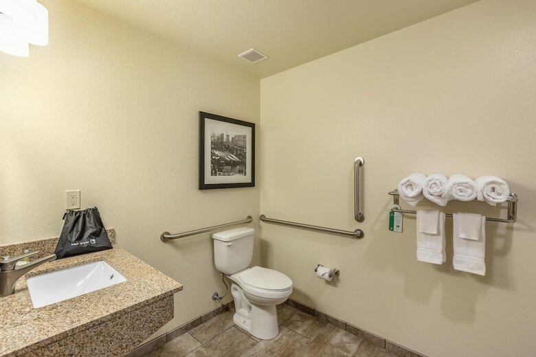 Cobblestone Hotel And Suites Janesville