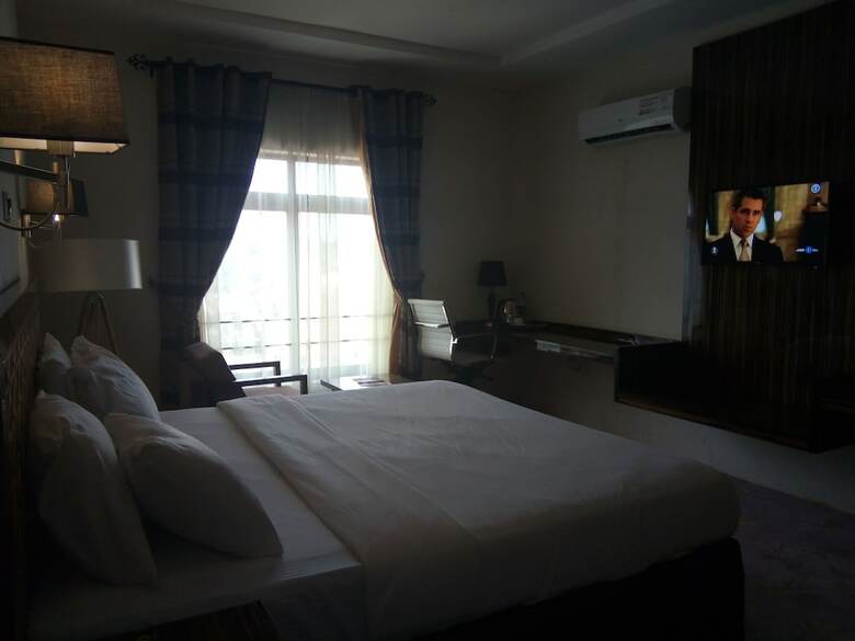 Hotel Adig Suites
