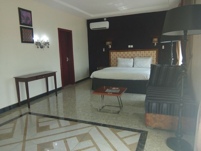 Hotel Adig Suites