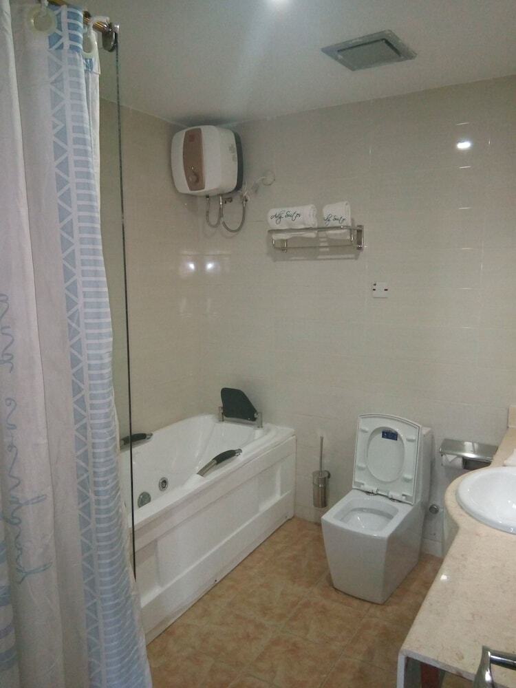 Hotel Adig Suites