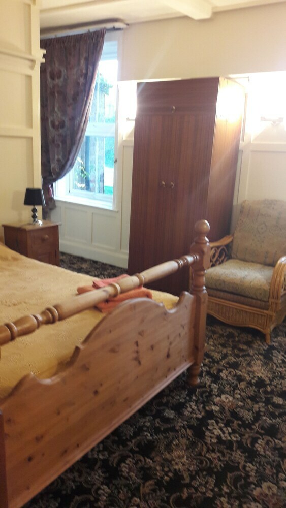 Hotel Tudor House