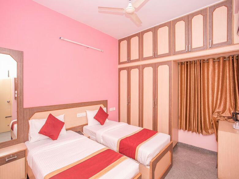 Hotel Oyo 13024 Ample Mint