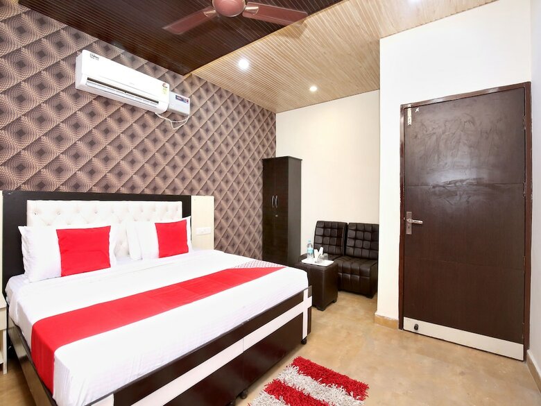 Oyo 14529 The Sitara Hotel