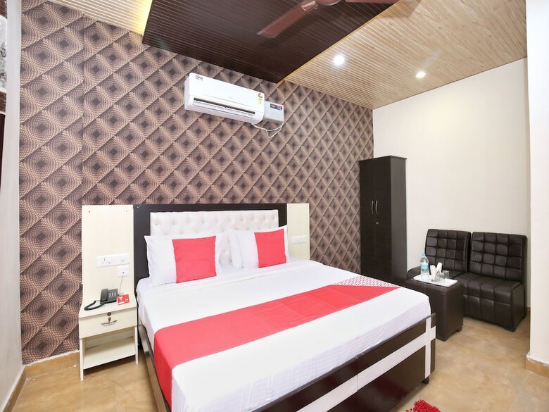 Oyo 14529 The Sitara Hotel