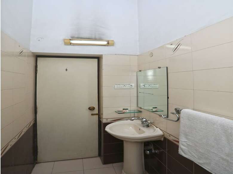 Hotel Oyo Flagship 16097 Neeranand Regency Bhowanipore