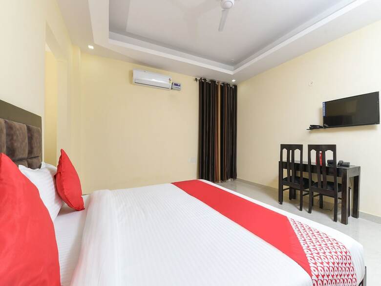 Hotel Oyo 15834 Shubhangni Residency