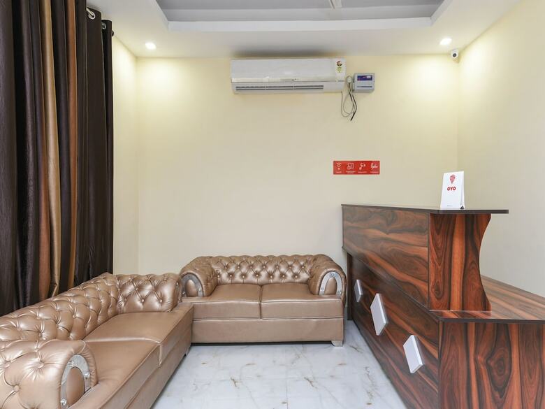Hotel Oyo 15834 Shubhangni Residency