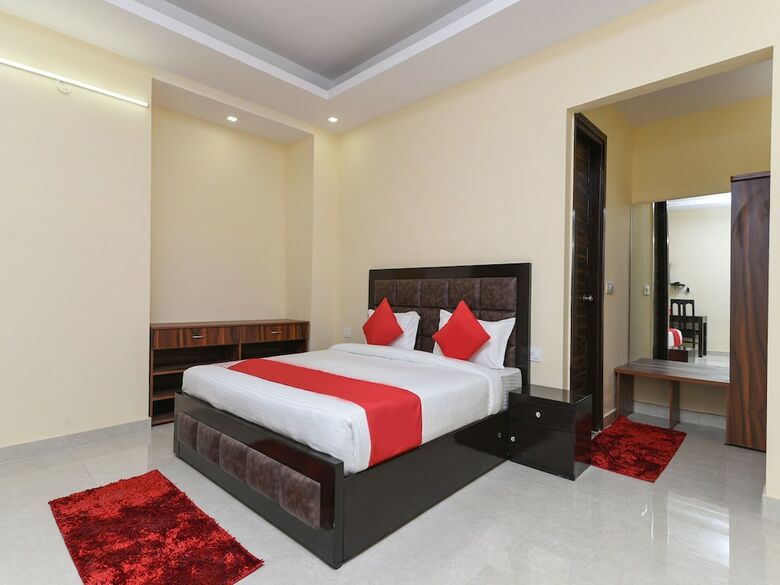 Hotel Oyo 15834 Shubhangni Residency