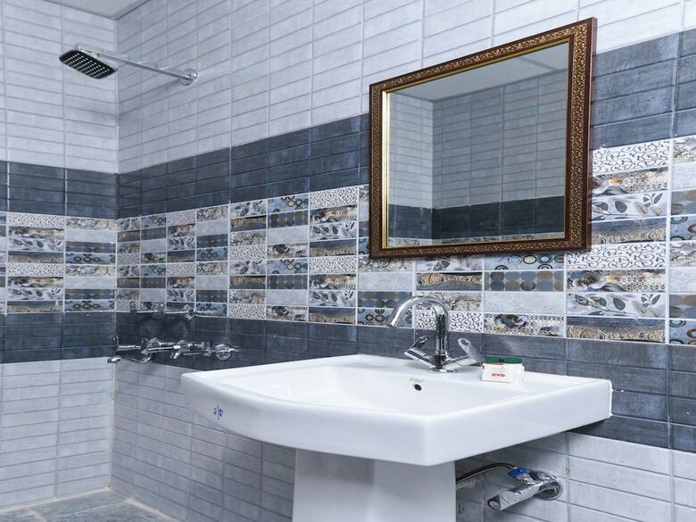 Hotel Oyo 15834 Shubhangni Residency