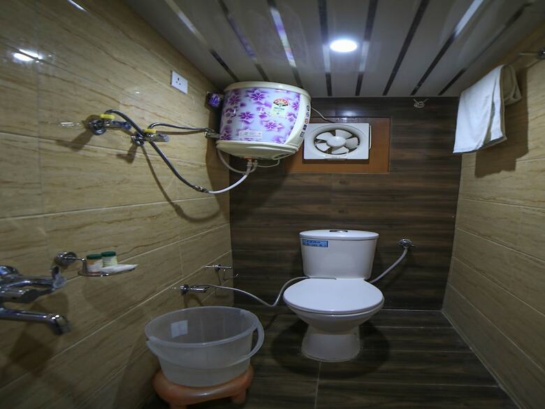 Hotel Oyo 16801 Paradise Regency