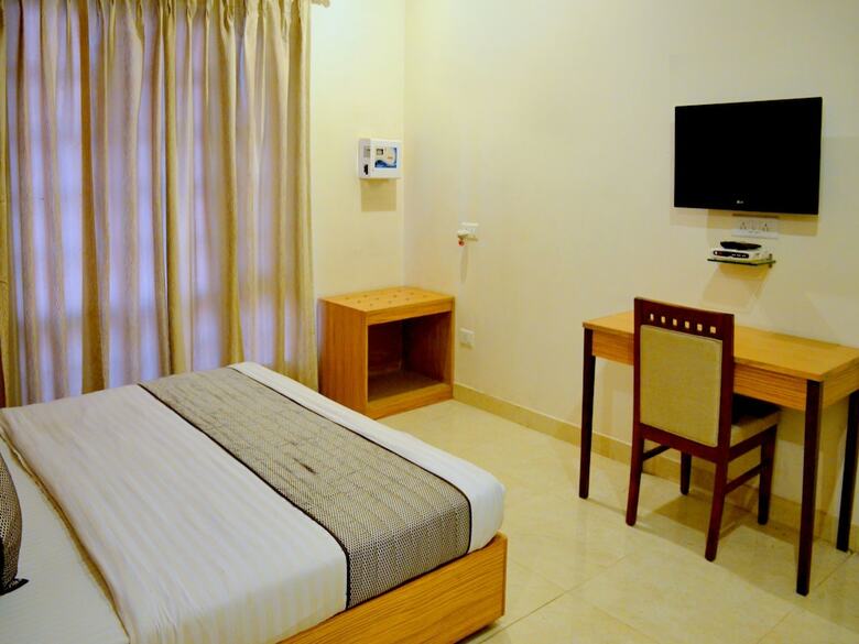 Hotel Oyo 3523 Tekarees Inn Mahanagar