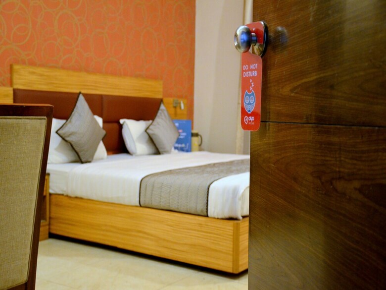 Hotel Oyo 3523 Tekarees Inn Mahanagar