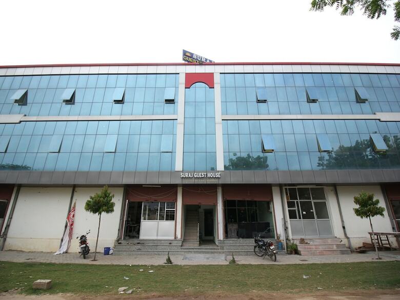 Hotel Oyo 16150 Suraj Guest House