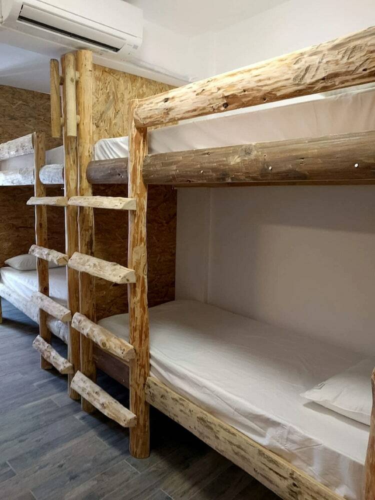 Hostal Tithora Athens Hostel