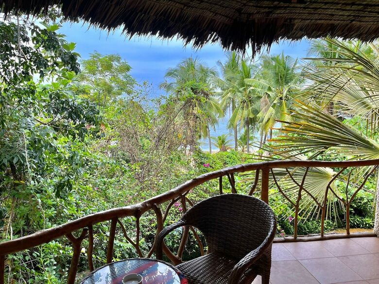 Hotel Coco Grove Beach Resort